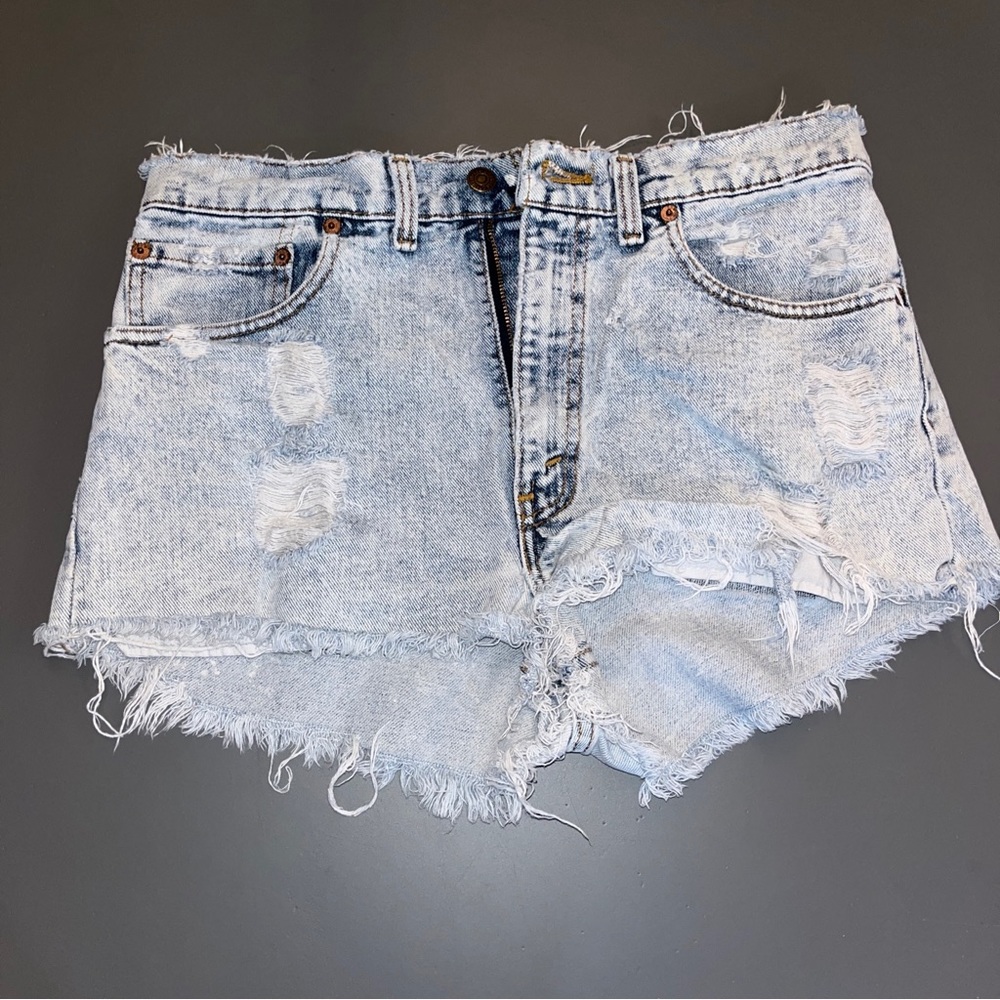 Vintage Women’s Levi’s 550 Relaxed Cutoff Shorts 32”